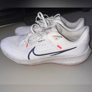 Nike Pegasus 40 Running Shoes, White/Obsidian, Men’s size 11 US, Women’s 12.5 US